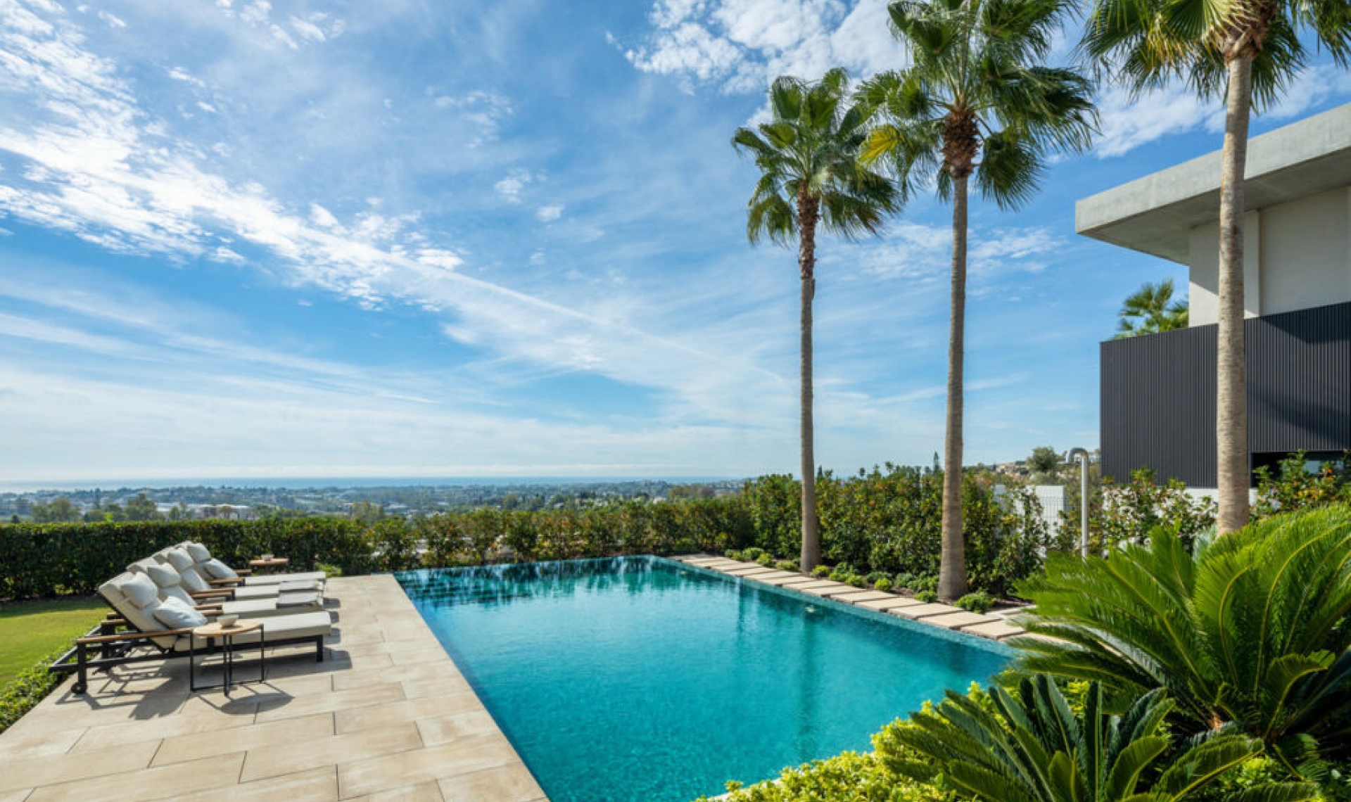 Resale - House -
La Quinta