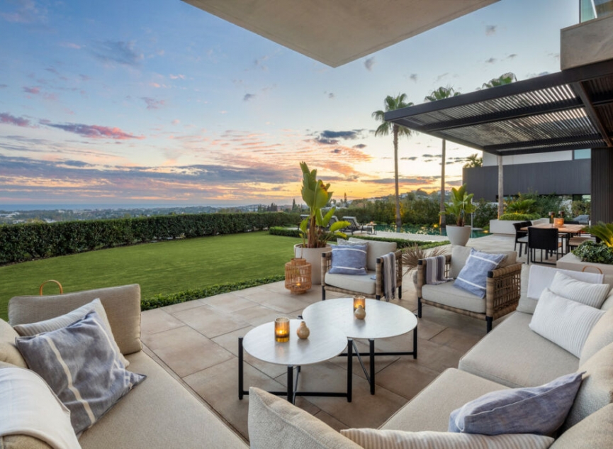 Resale - House -
La Quinta