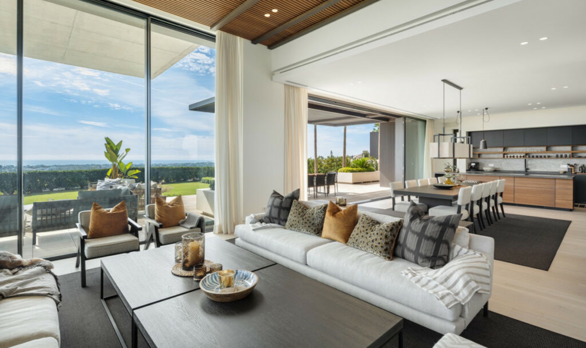 Resale - House -
La Quinta