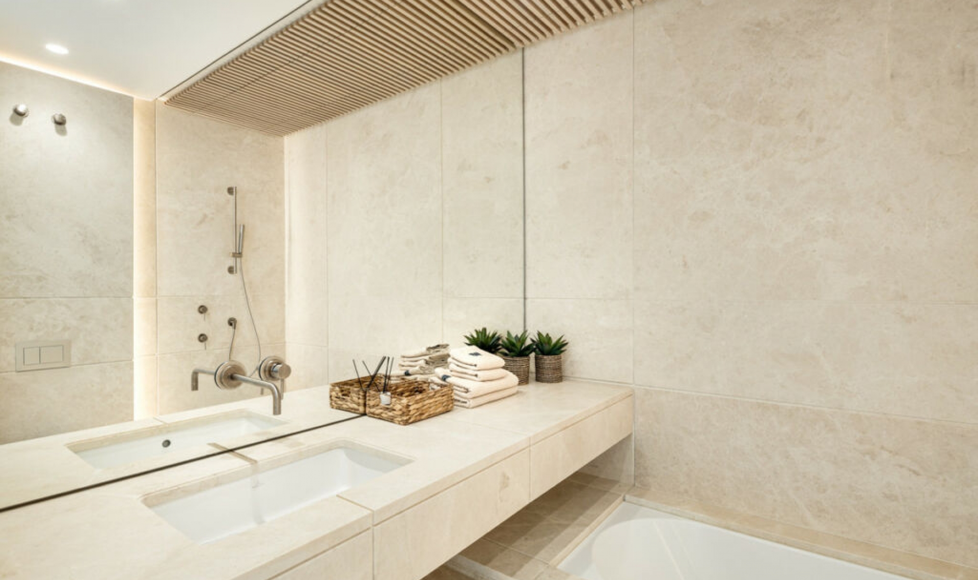 Resale - House -
La Quinta