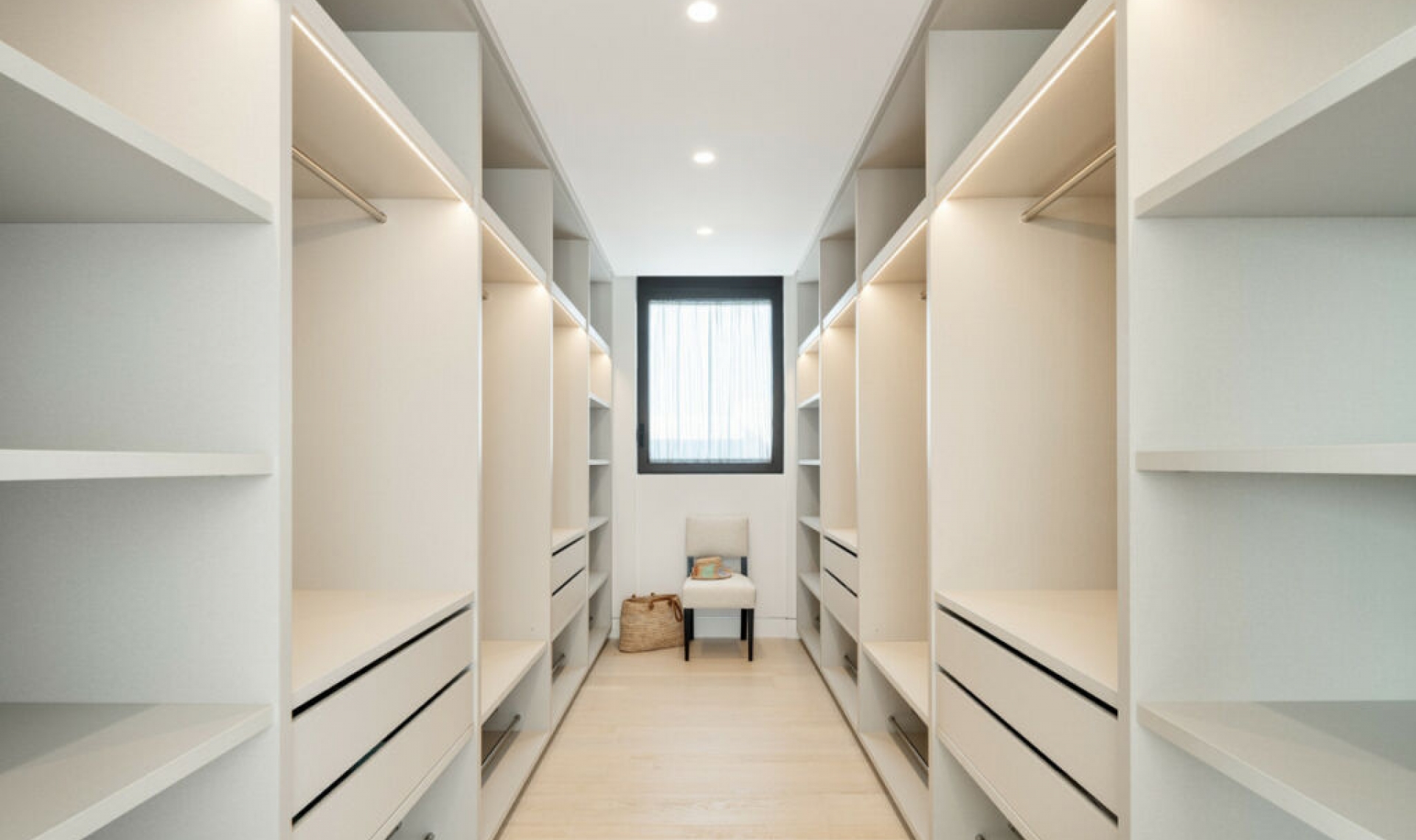 Resale - House -
La Quinta