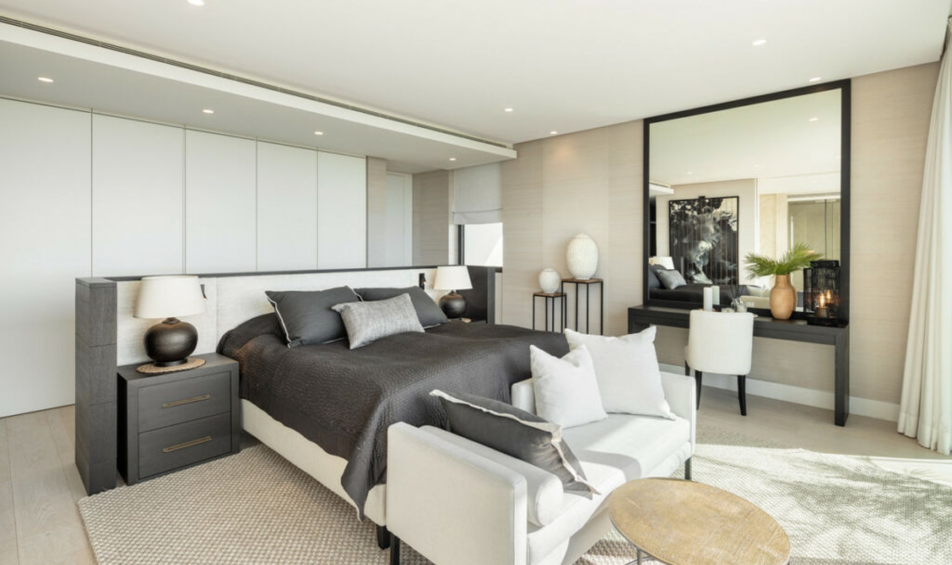 Resale - House -
La Quinta