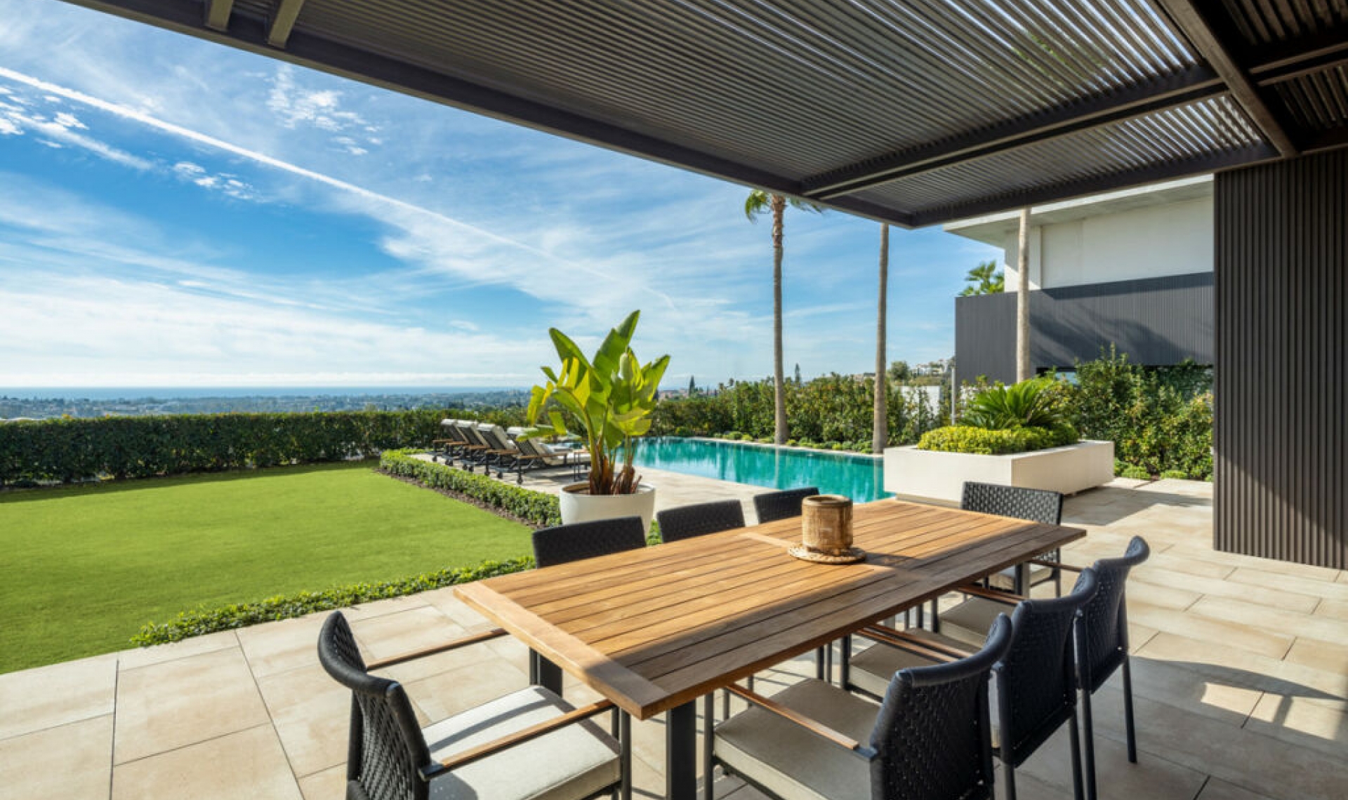 Resale - House -
La Quinta