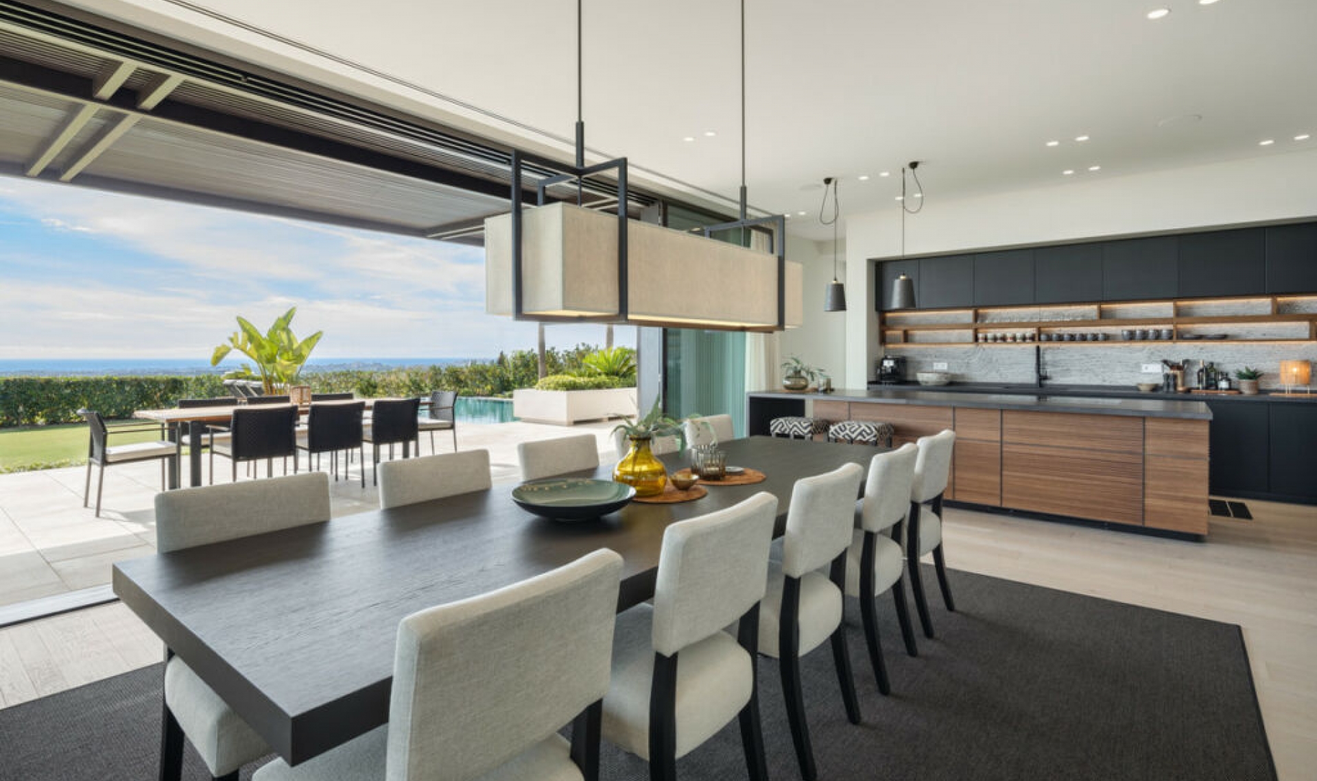 Resale - House -
La Quinta