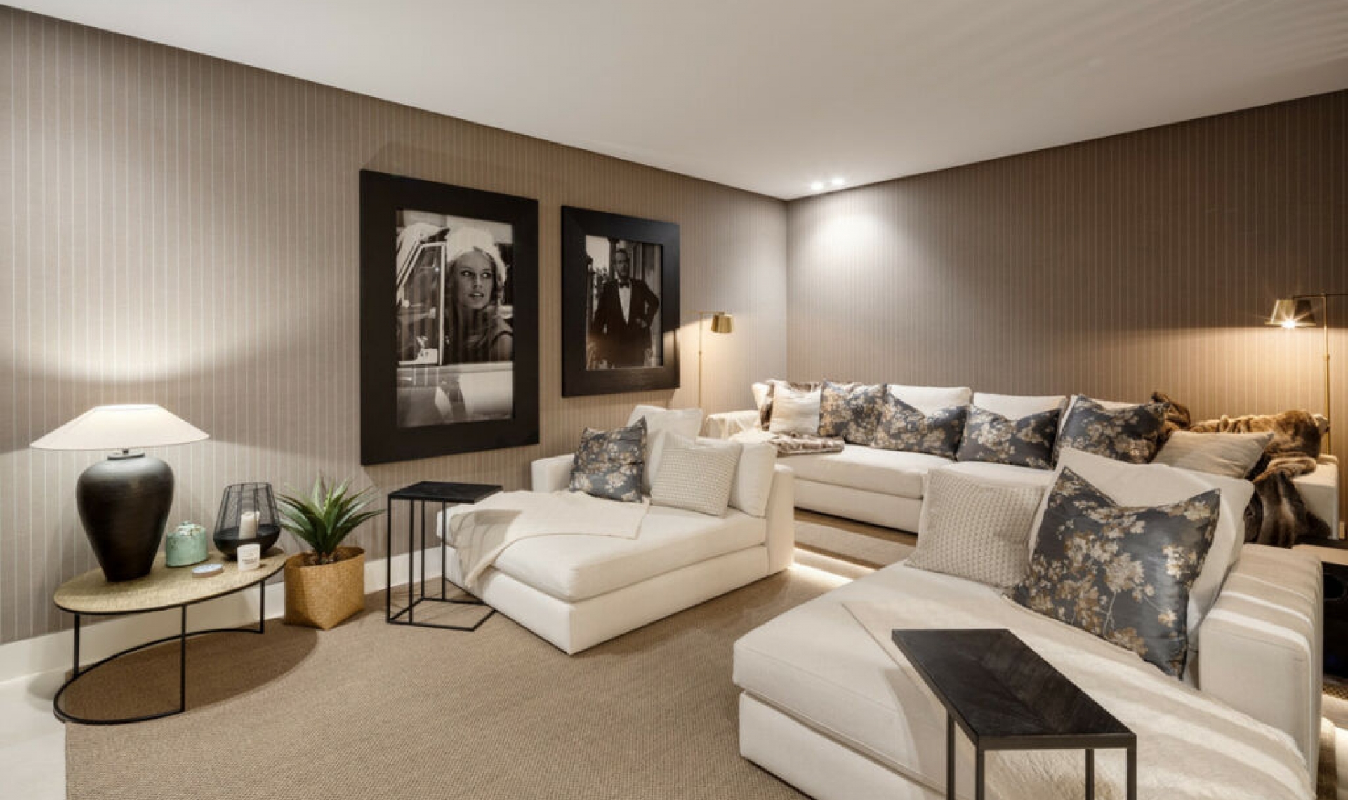 Resale - House -
La Quinta