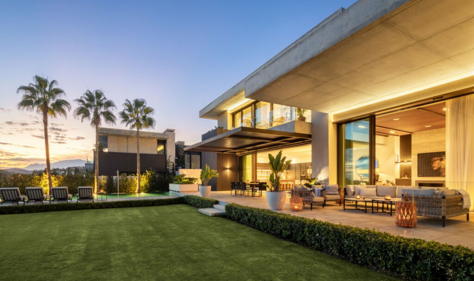 Resale - House -
La Quinta