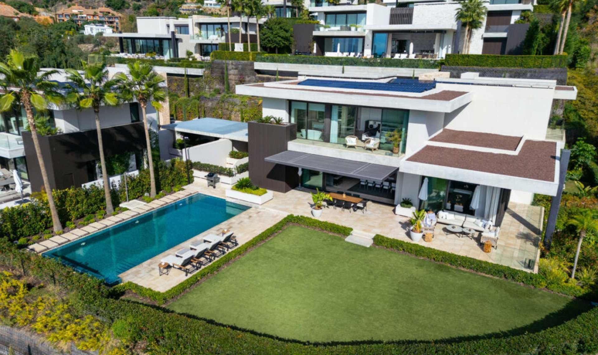 Resale - House -
La Quinta