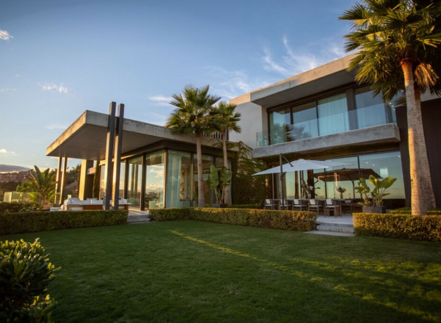 Resale - House -
La Quinta