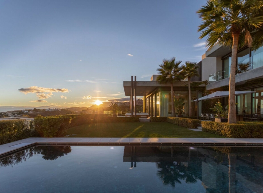 Resale - House -
La Quinta