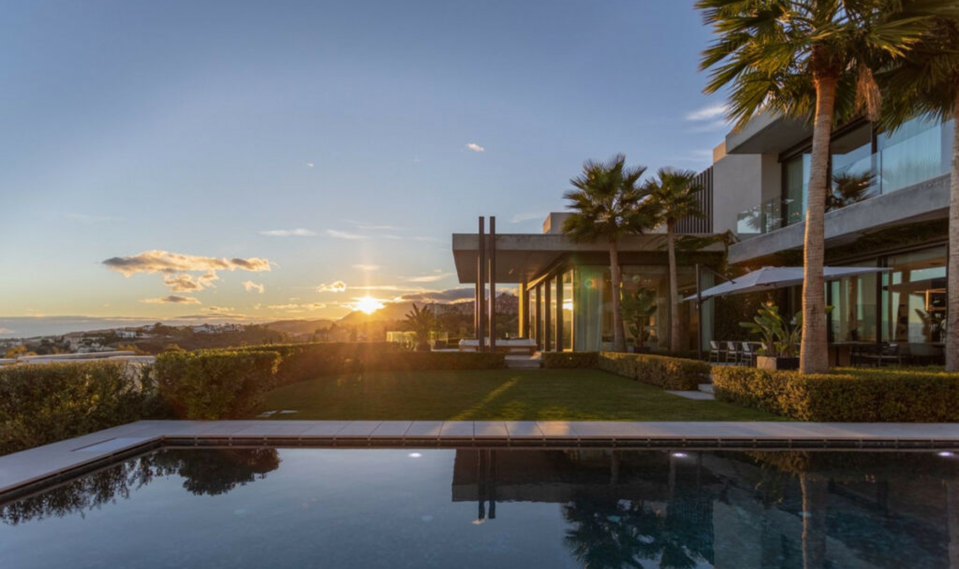 Resale - House -
La Quinta