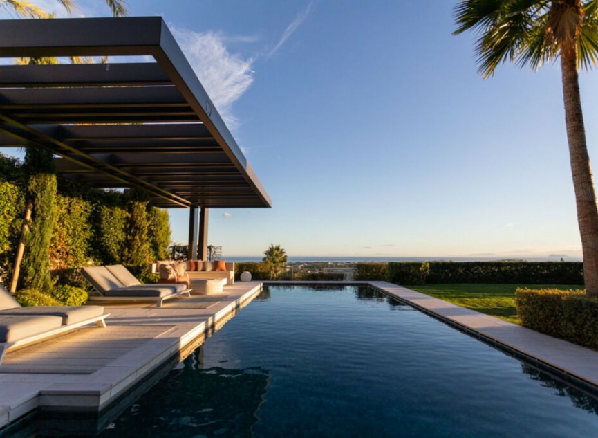 Resale - House -
La Quinta