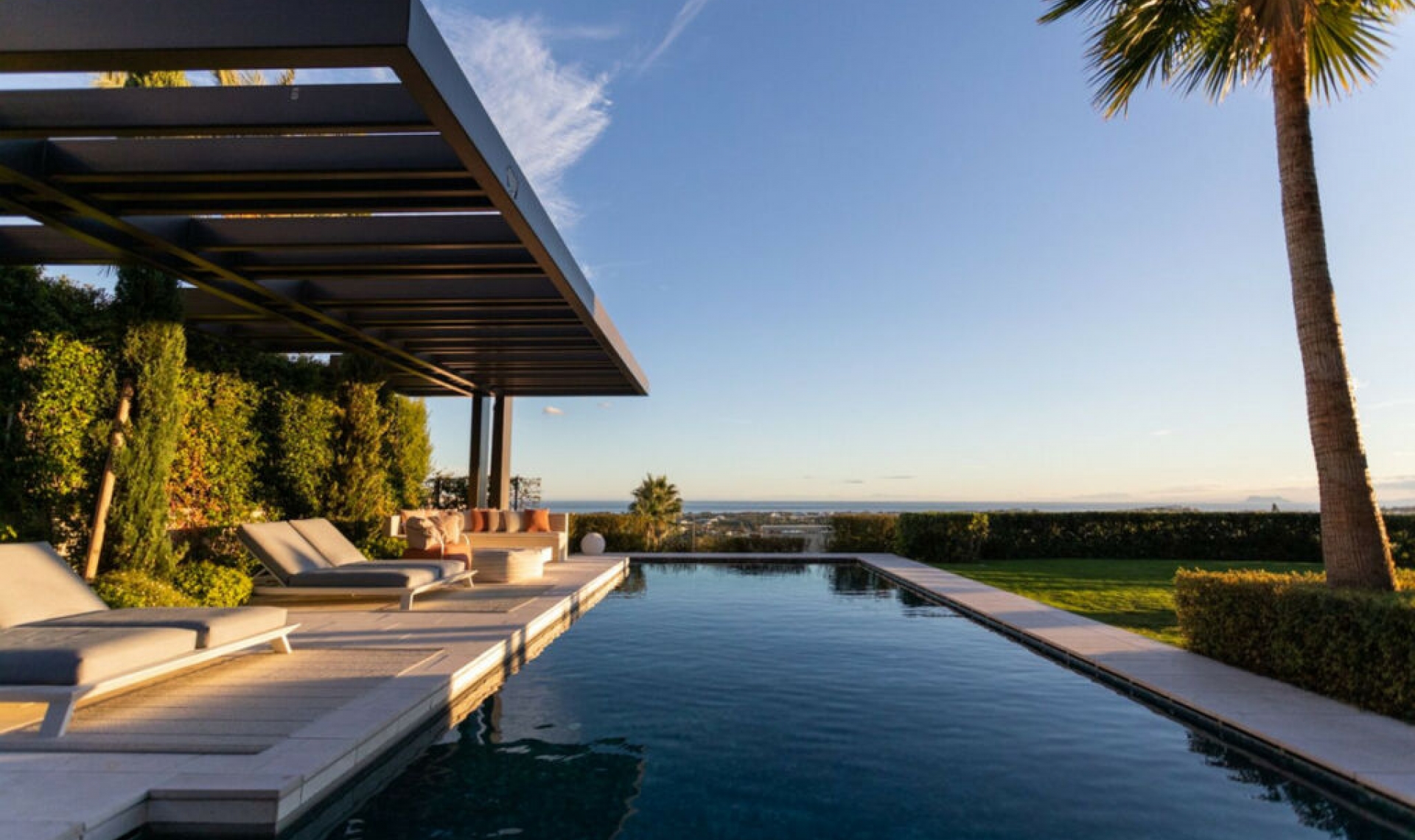 Resale - House -
La Quinta