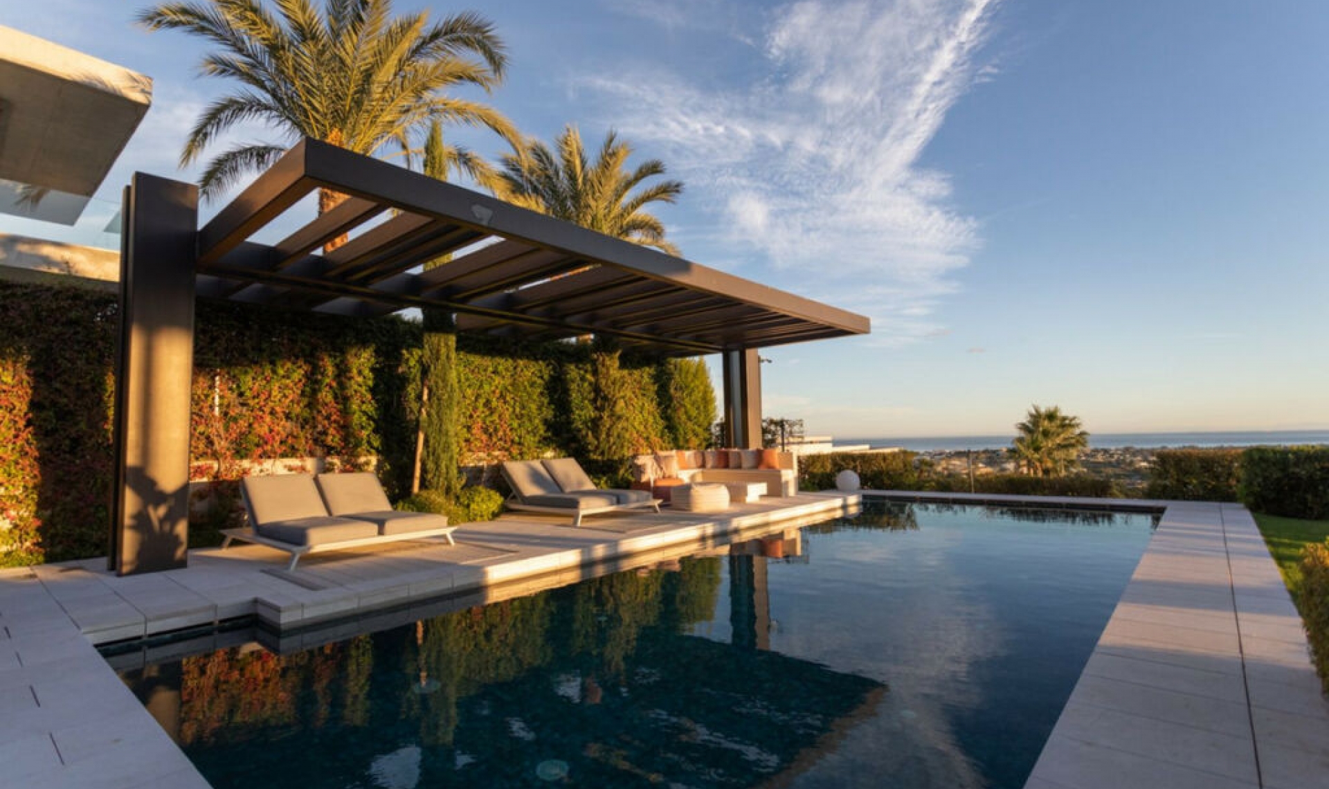 Resale - House -
La Quinta
