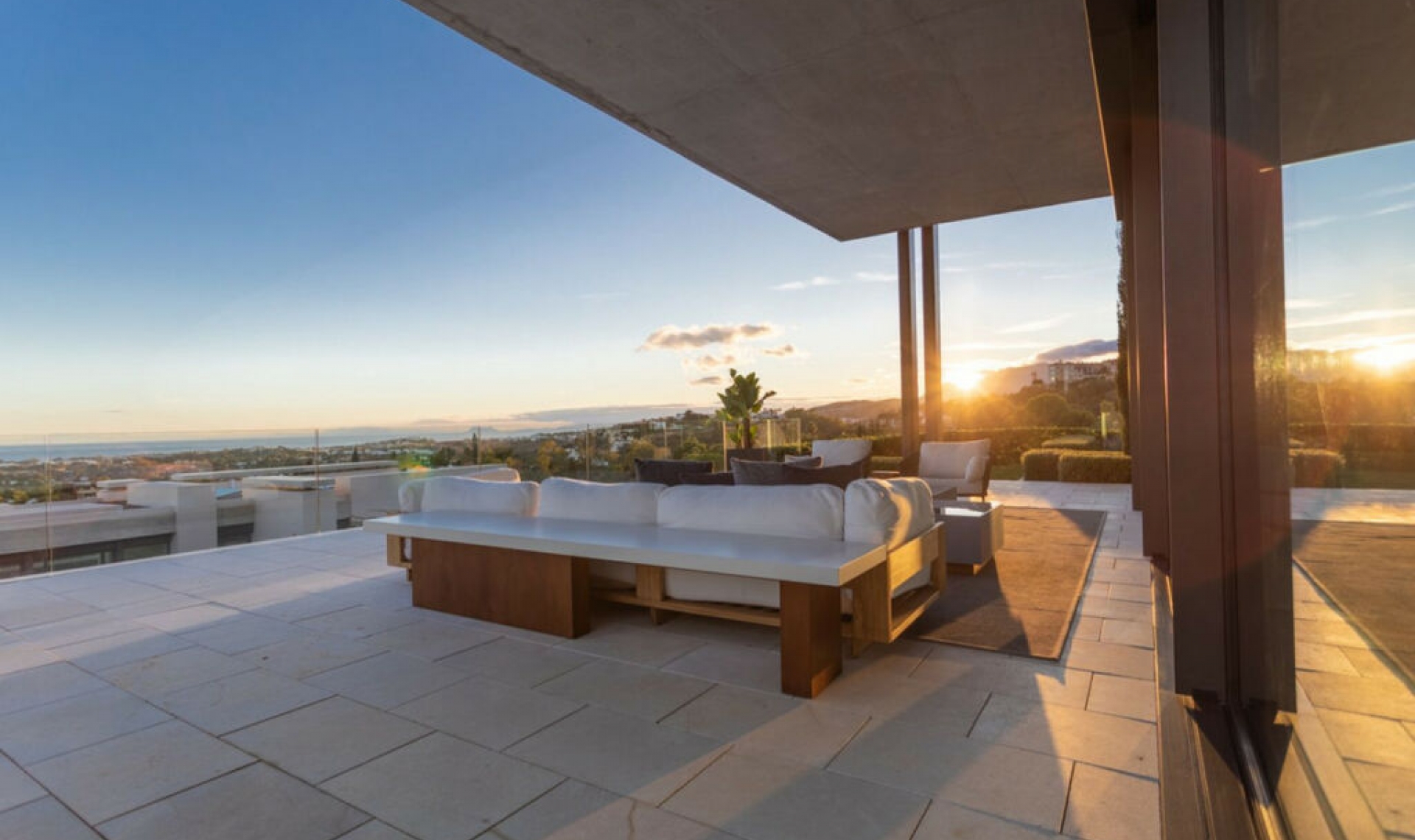 Resale - House -
La Quinta