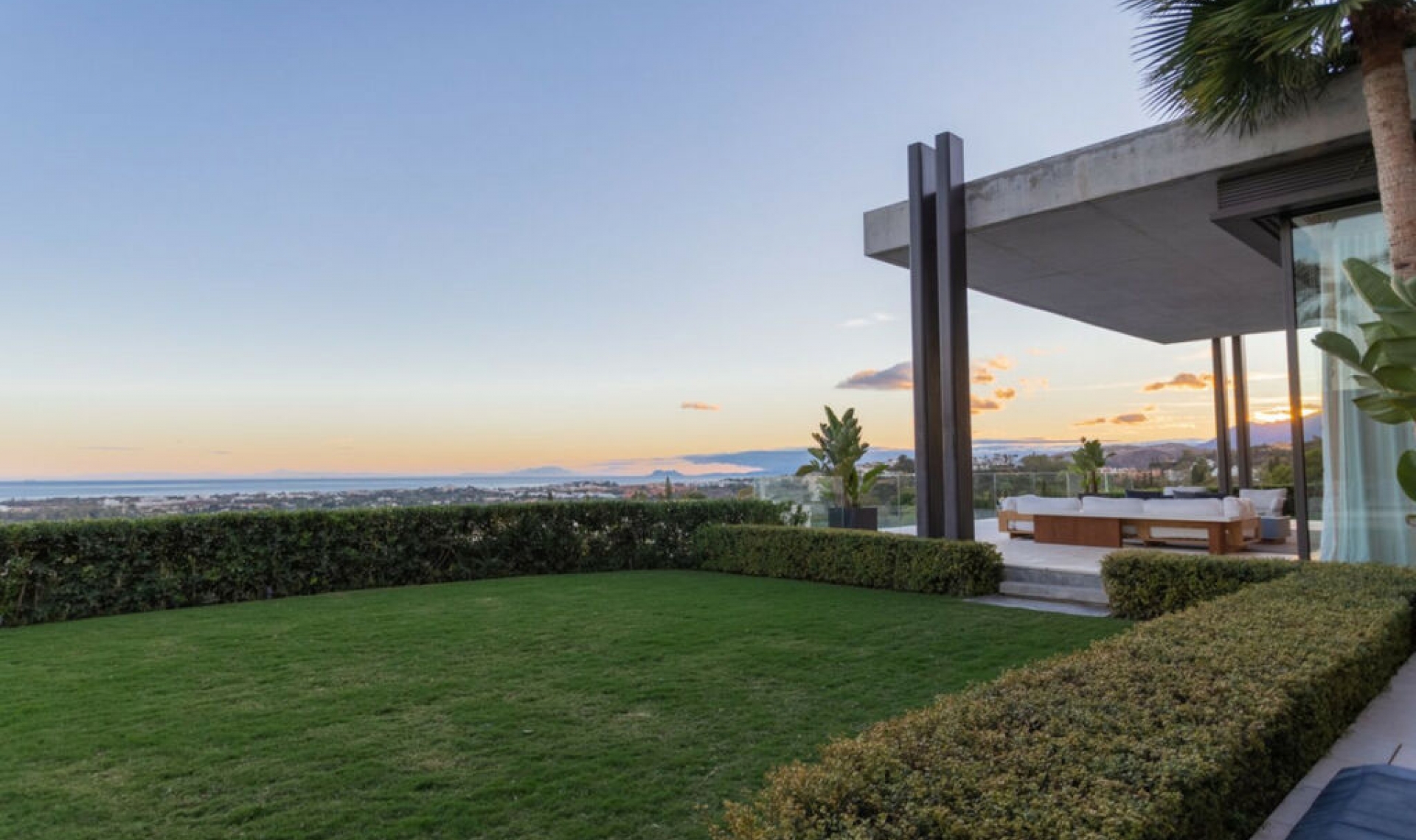 Resale - House -
La Quinta