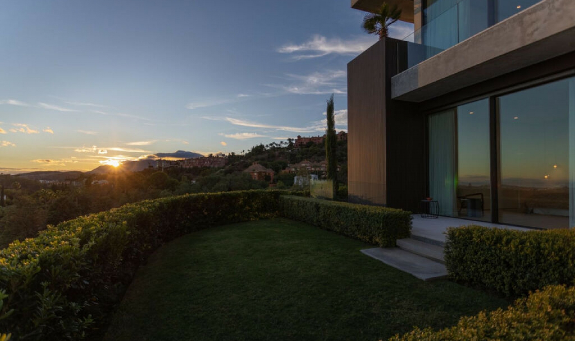 Resale - House -
La Quinta