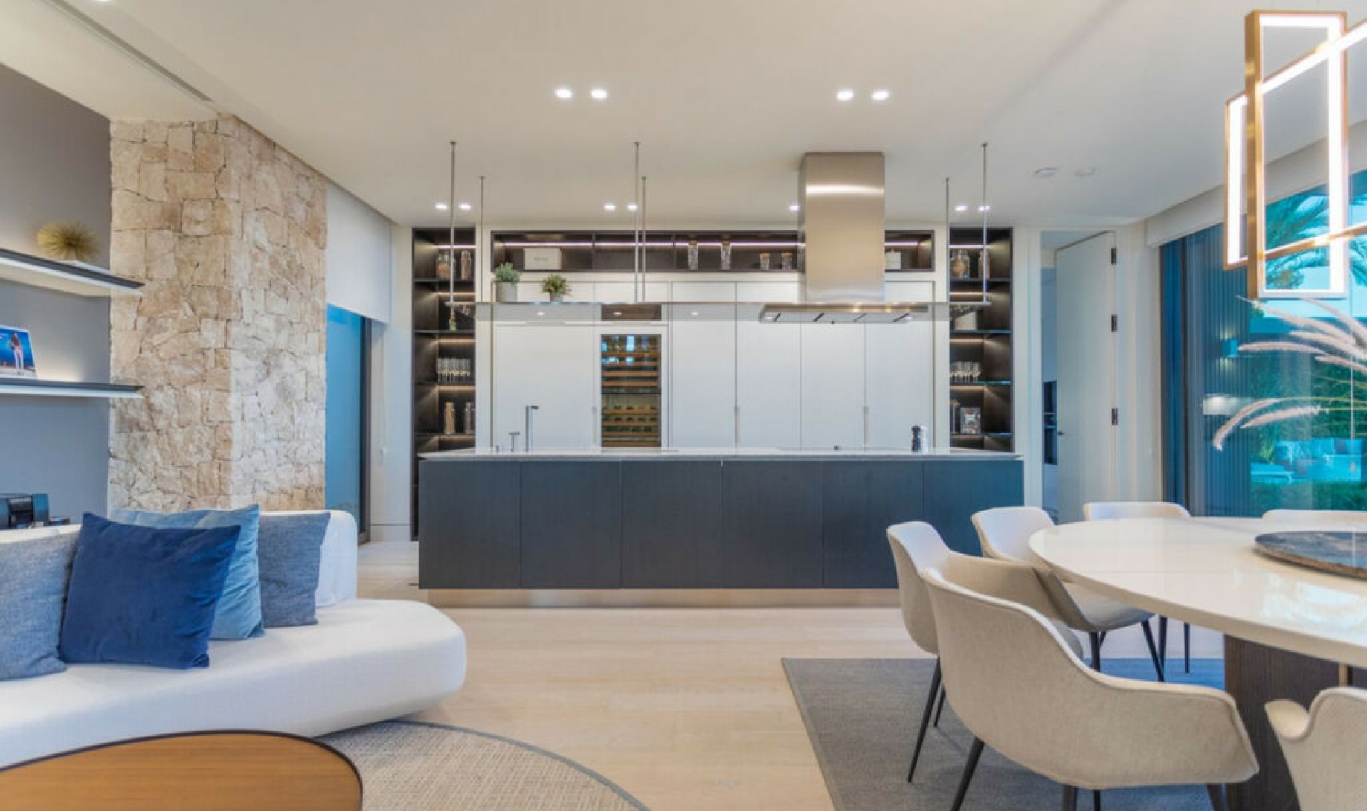 Resale - House -
La Quinta