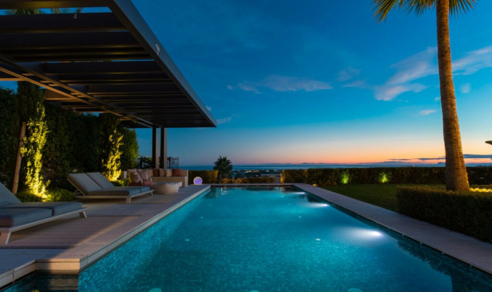 Resale - House -
La Quinta