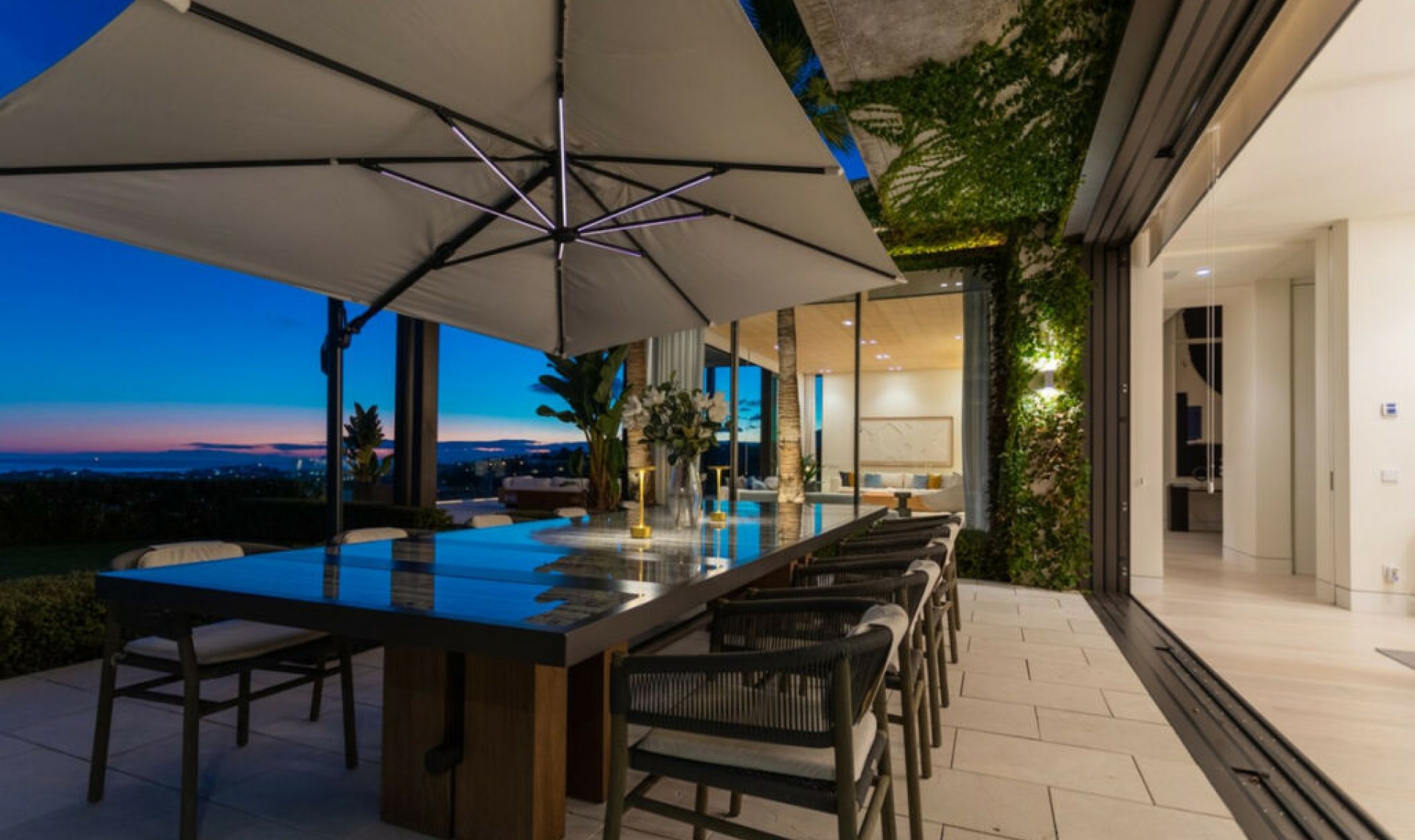Resale - House -
La Quinta