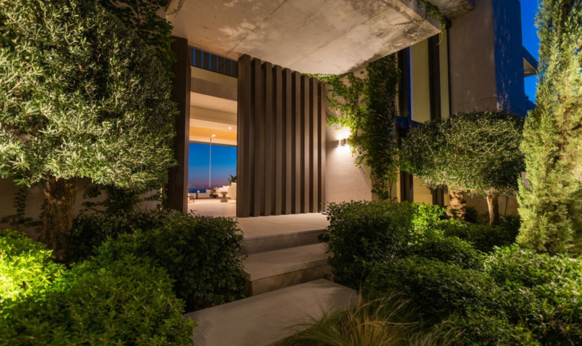Resale - House -
La Quinta