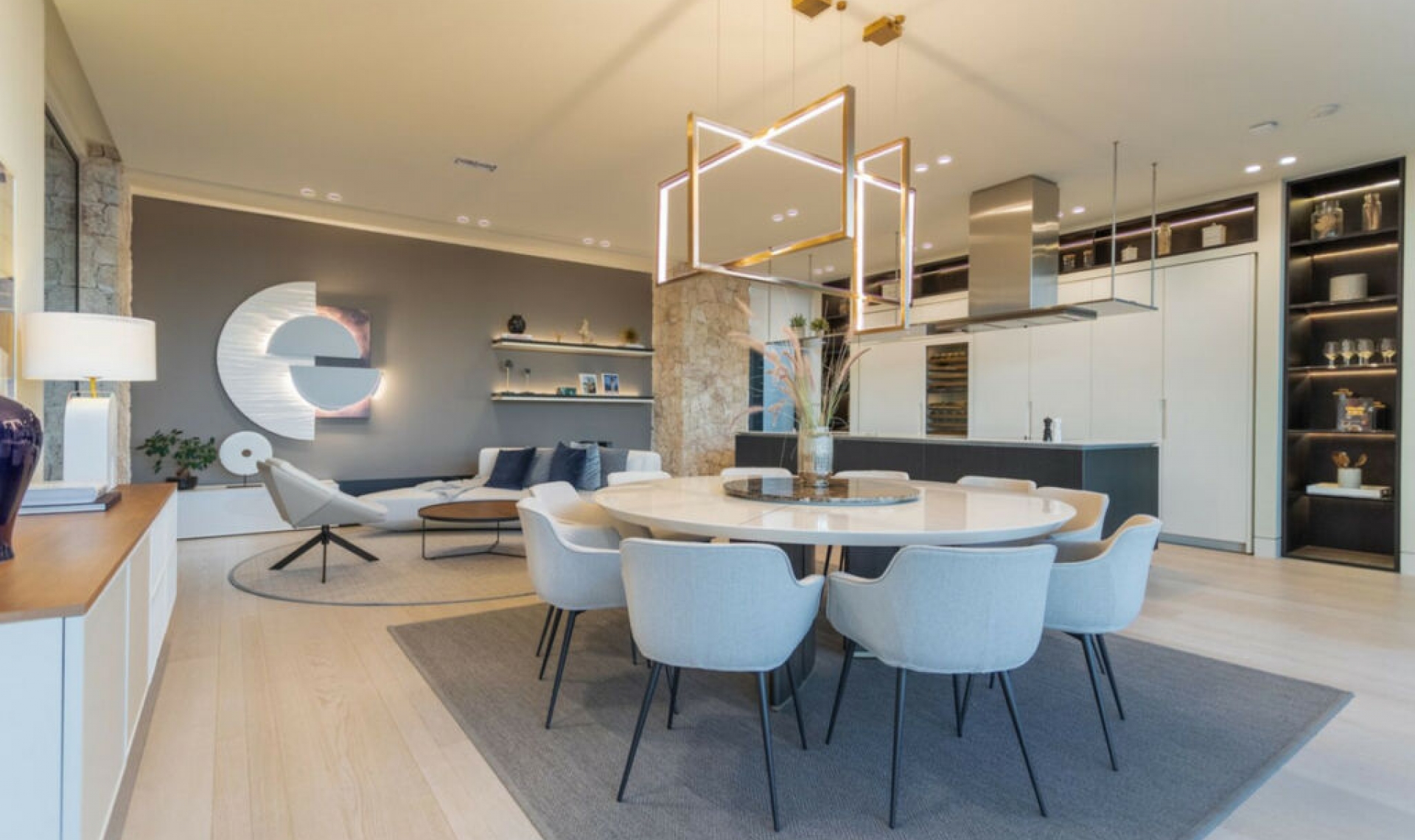 Resale - House -
La Quinta