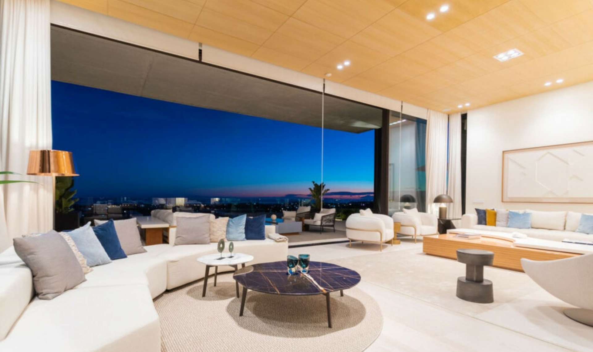 Resale - House -
La Quinta