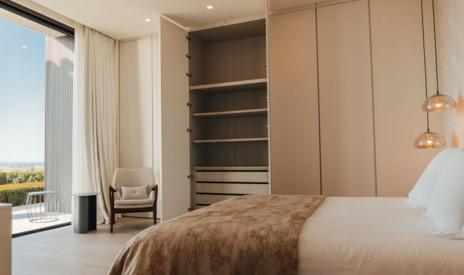 Resale - House -
La Quinta