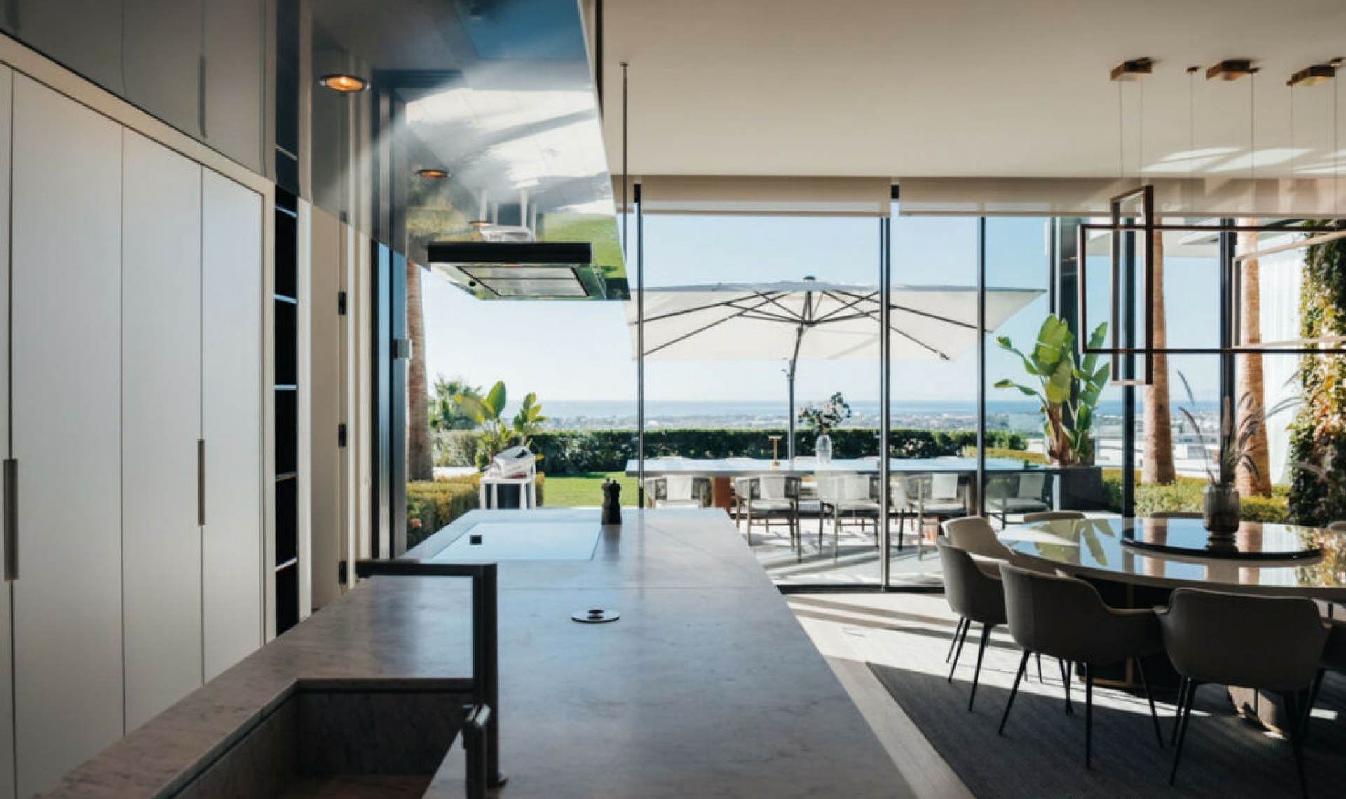 Resale - House -
La Quinta
