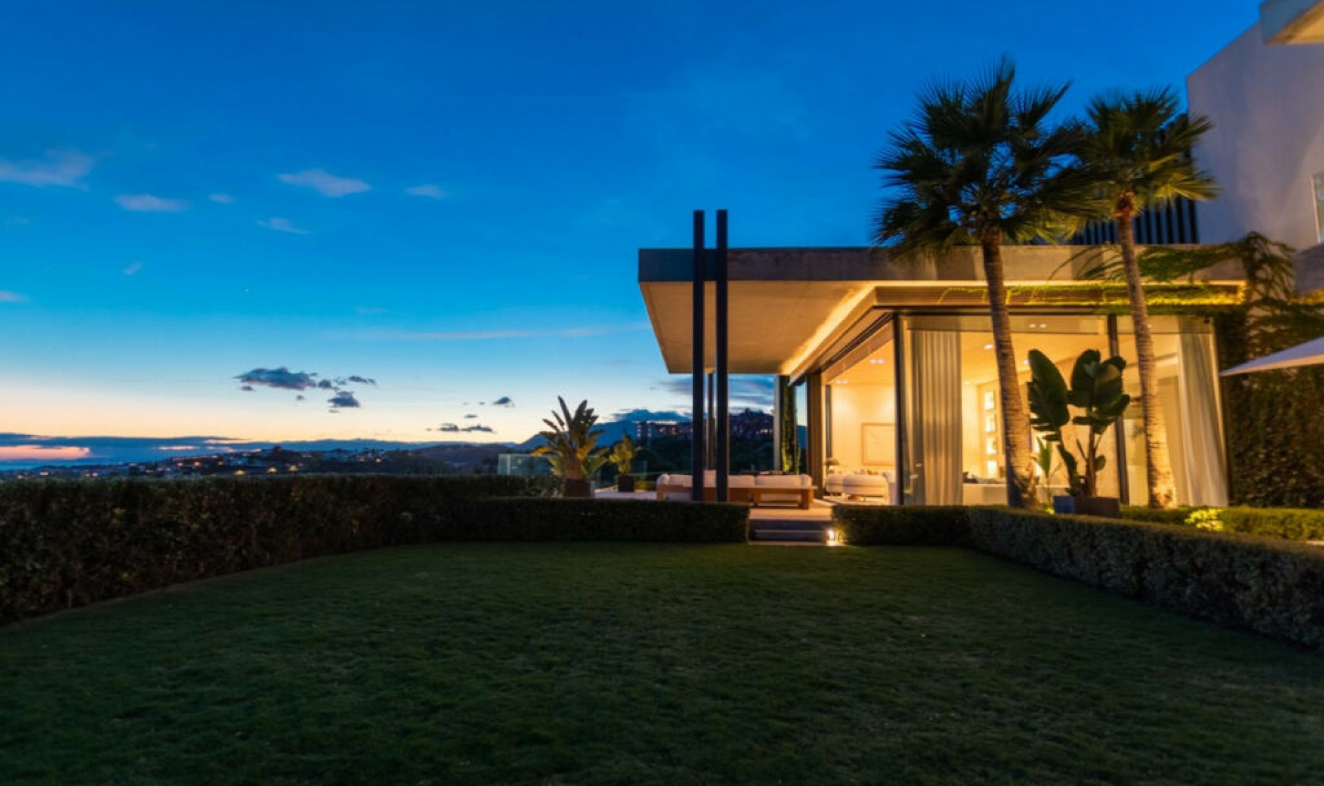 Resale - House -
La Quinta
