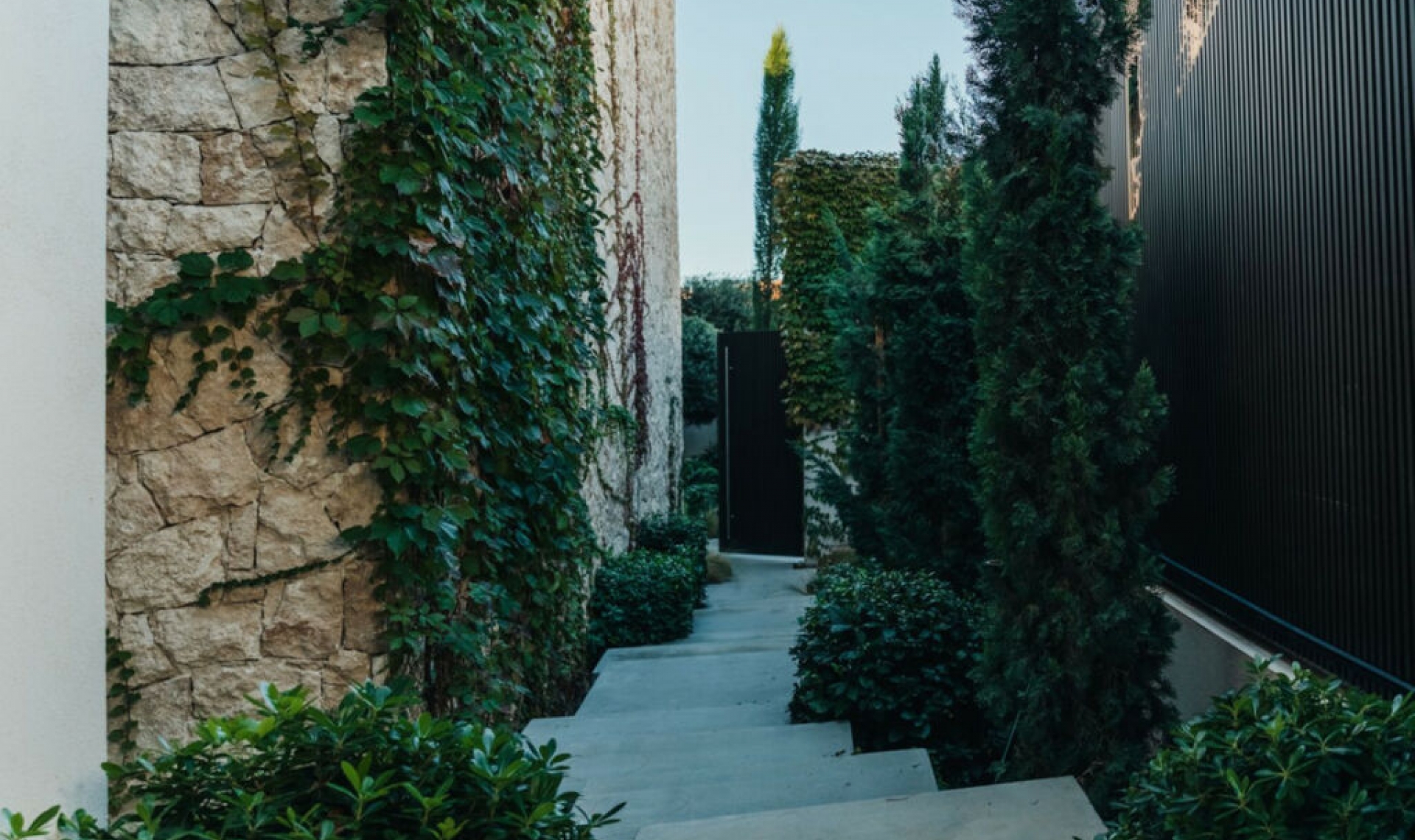 Resale - House -
La Quinta