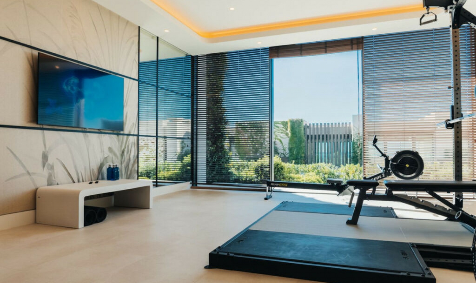 Resale - House -
La Quinta