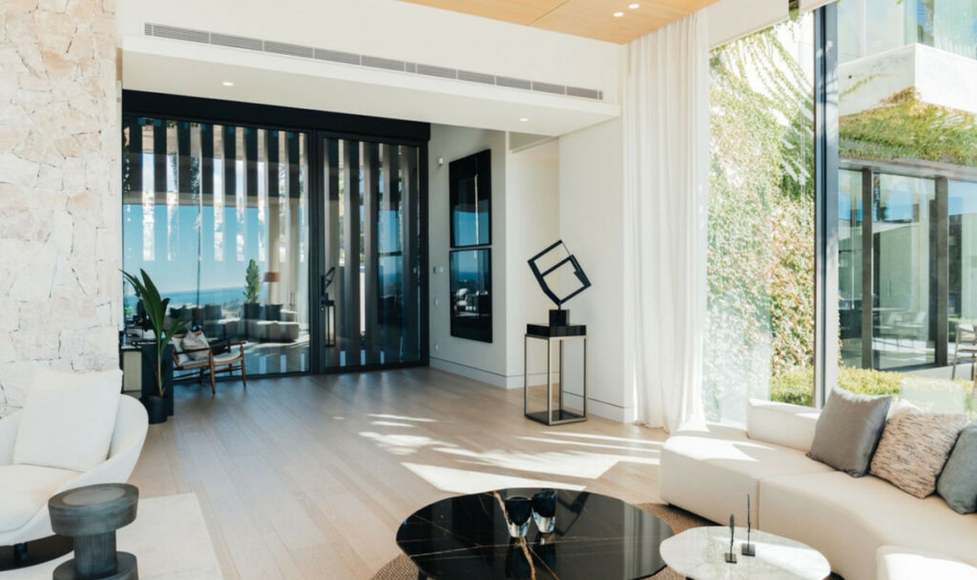 Resale - House -
La Quinta