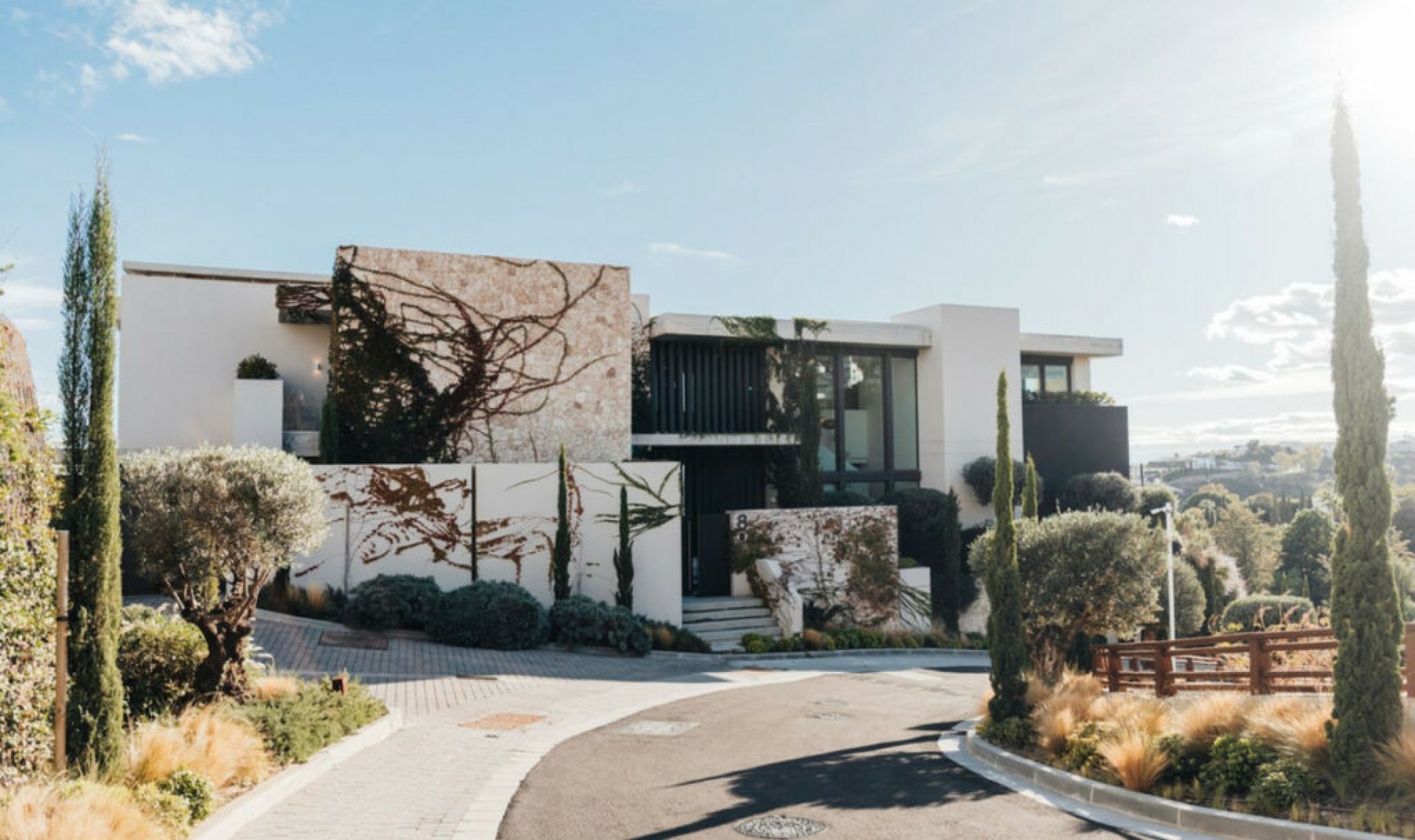 Resale - House -
La Quinta