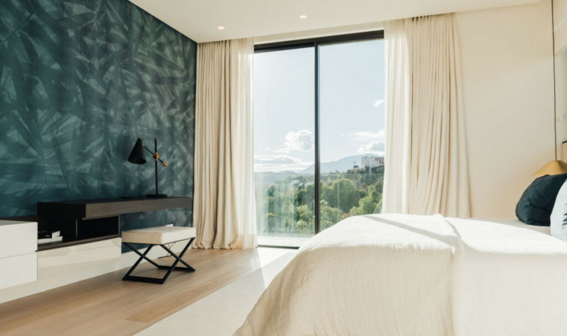 Resale - House -
La Quinta