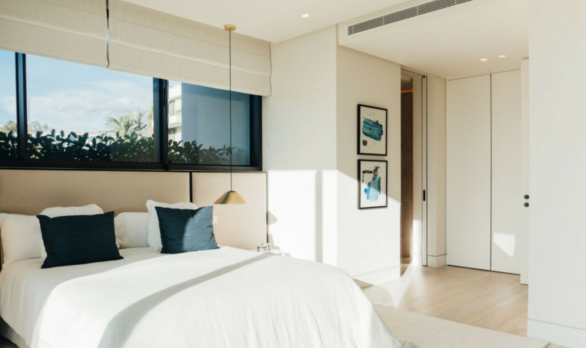 Resale - House -
La Quinta