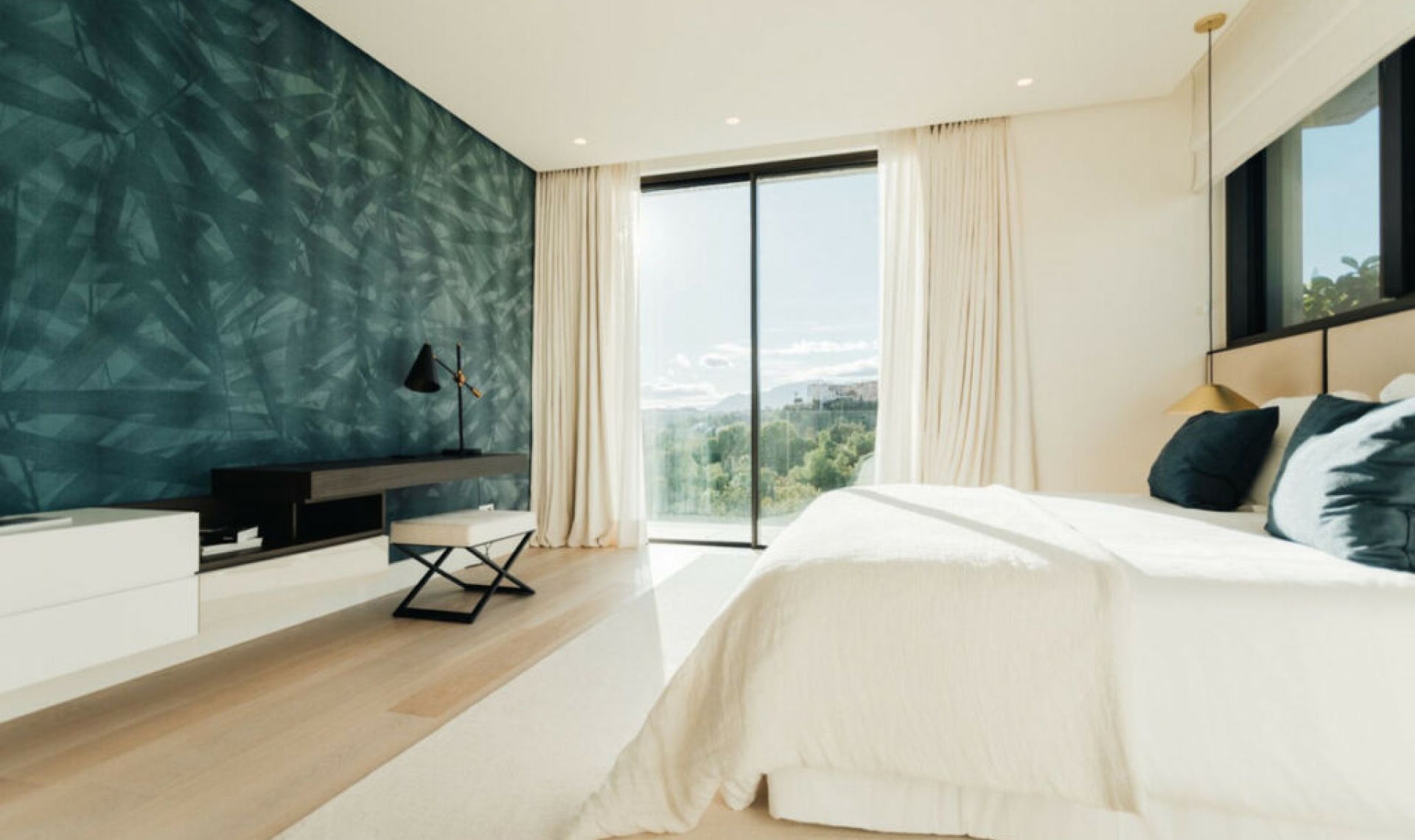 Resale - House -
La Quinta