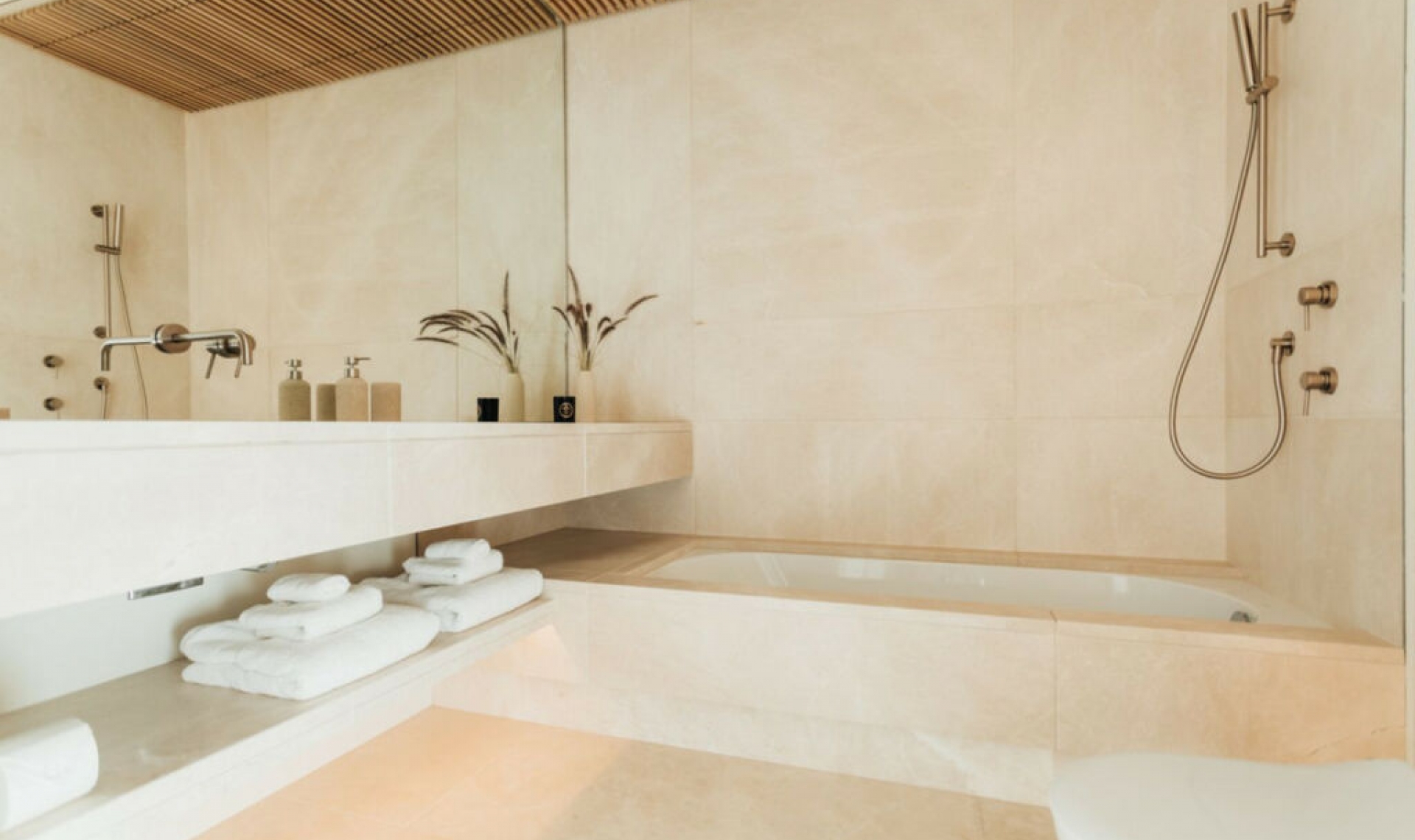 Resale - House -
La Quinta