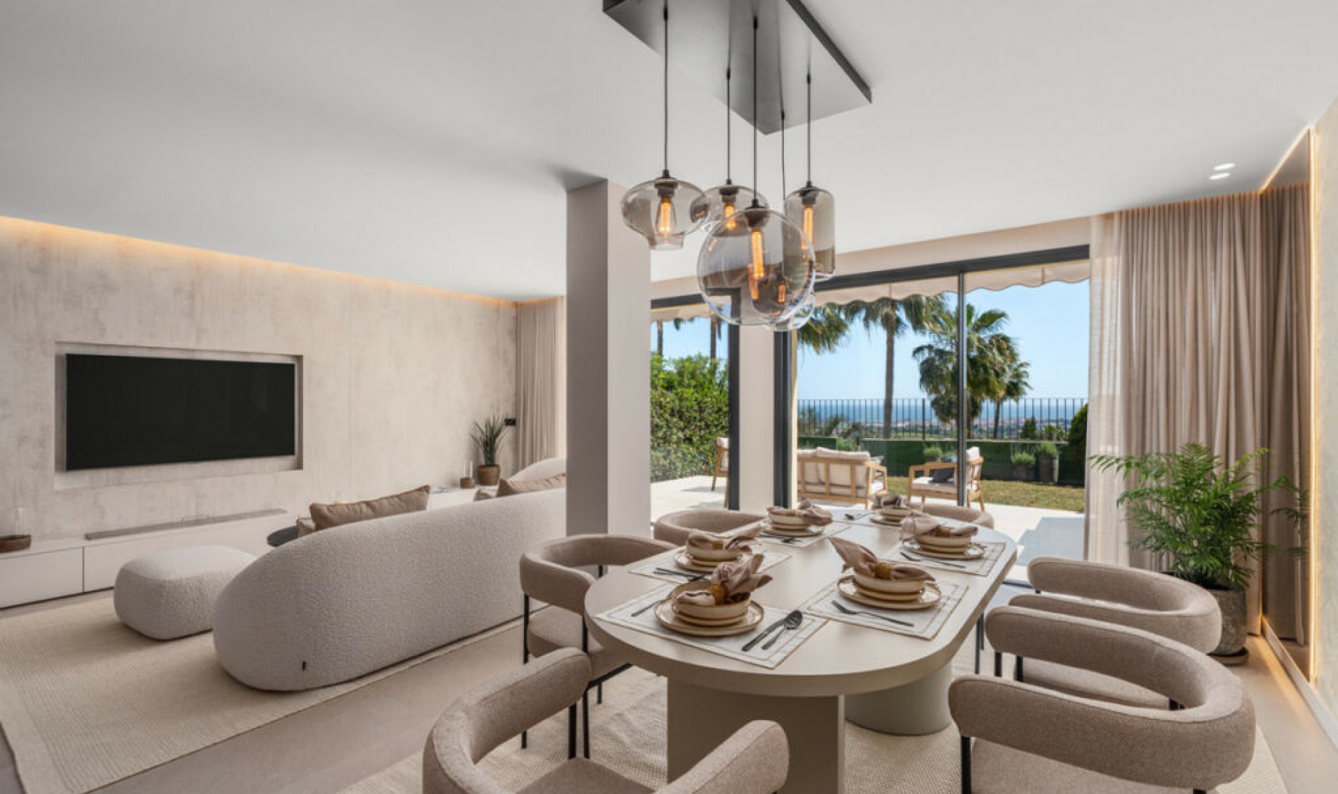 Resale - House -
La Quinta