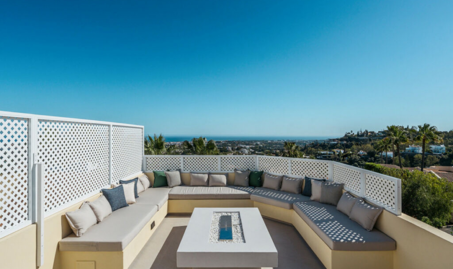 Resale - House -
La Quinta