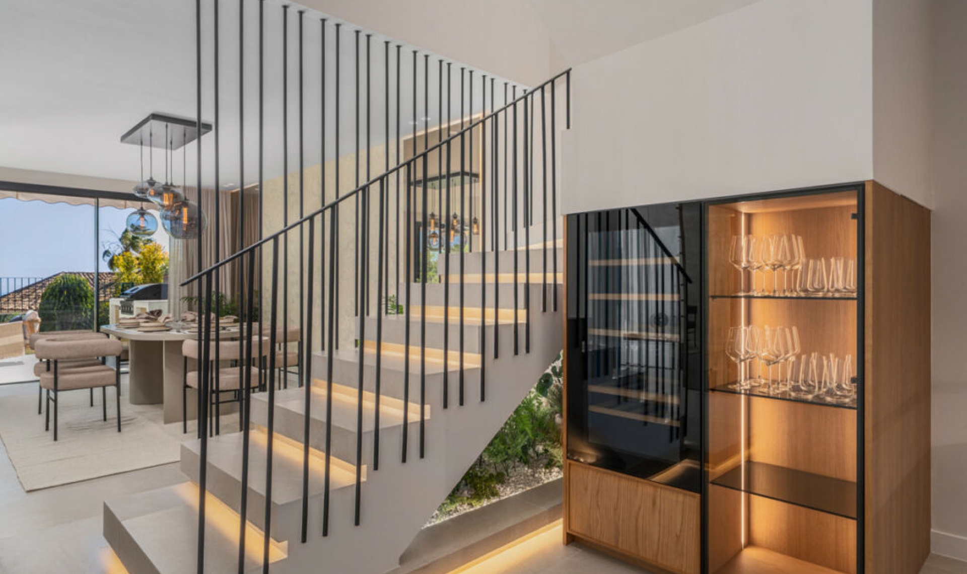 Resale - House -
La Quinta