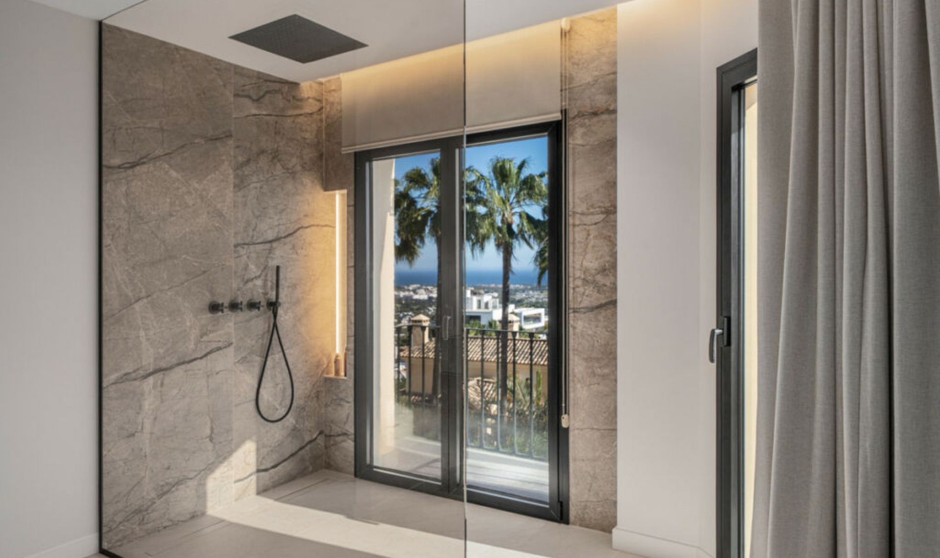 Resale - House -
La Quinta