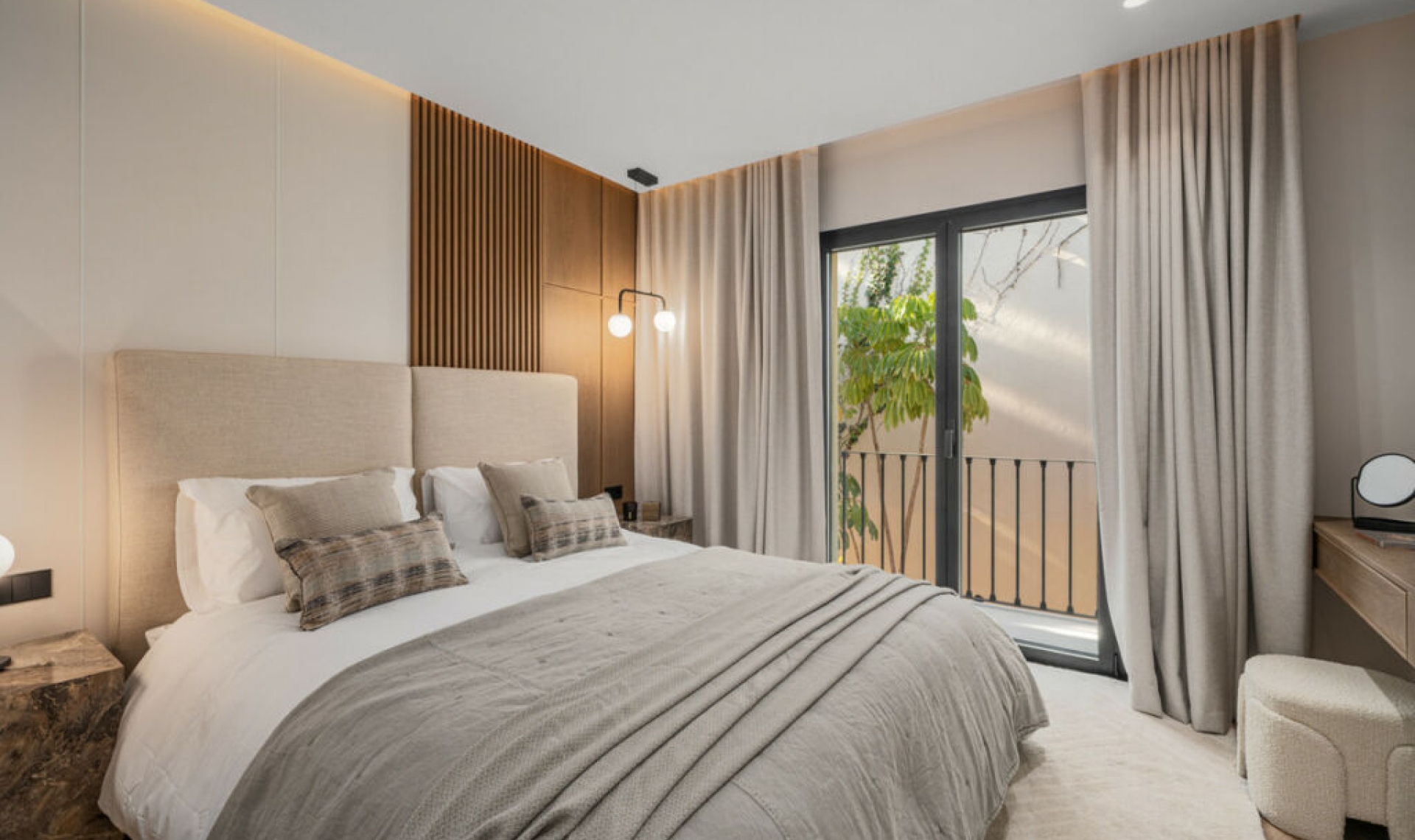 Resale - House -
La Quinta