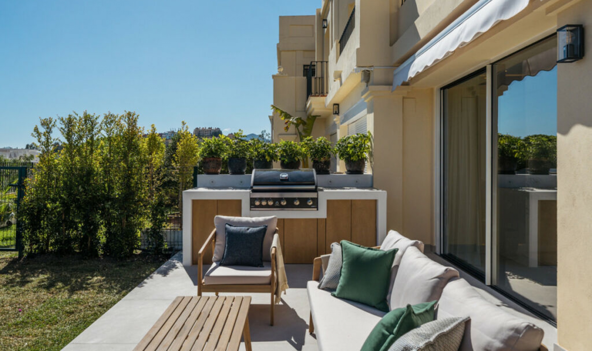 Resale - House -
La Quinta