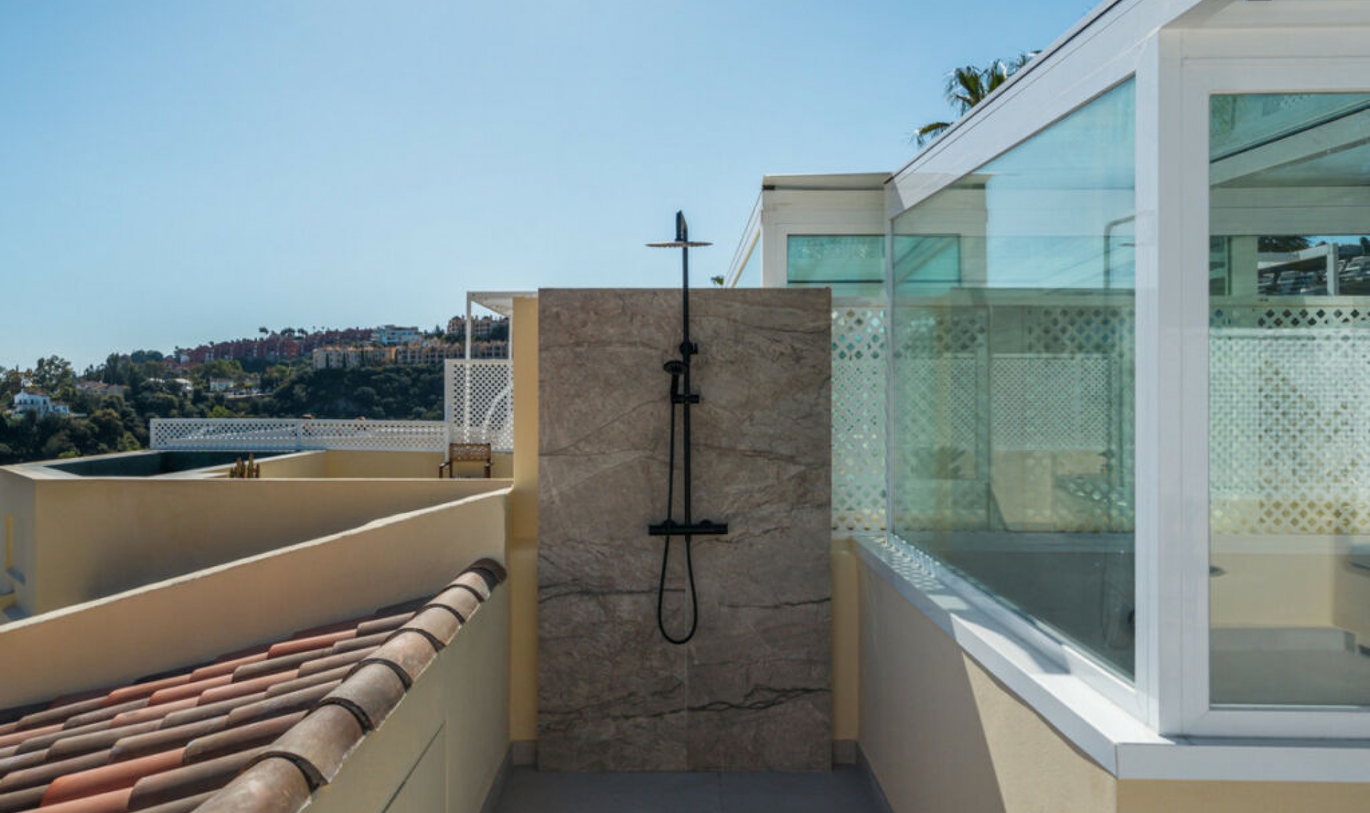 Resale - House -
La Quinta