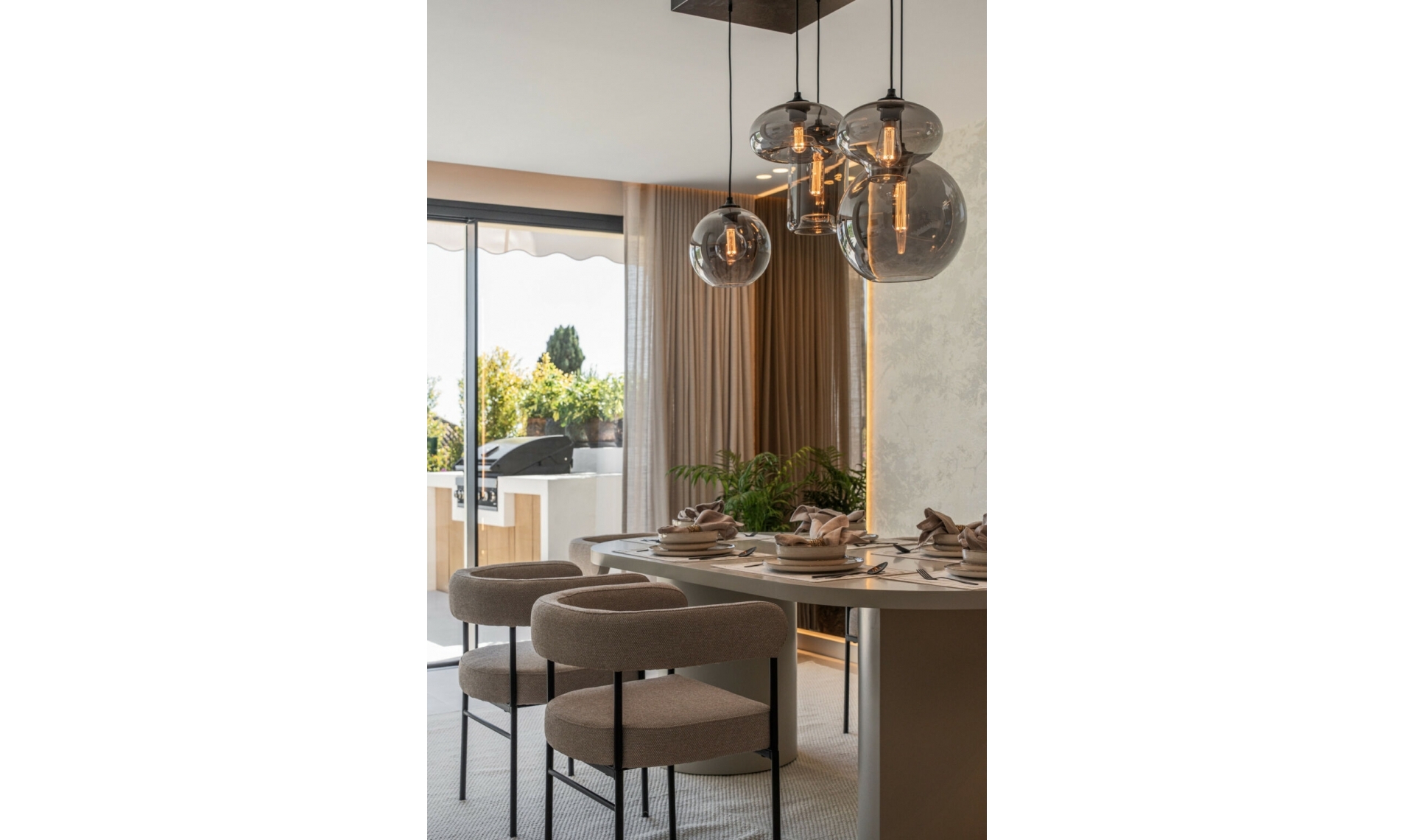 Resale - House -
La Quinta