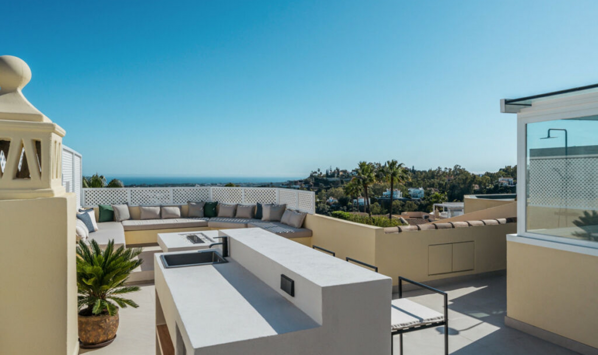 Resale - House -
La Quinta