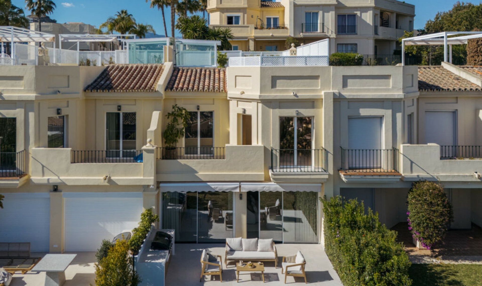 Resale - House -
La Quinta