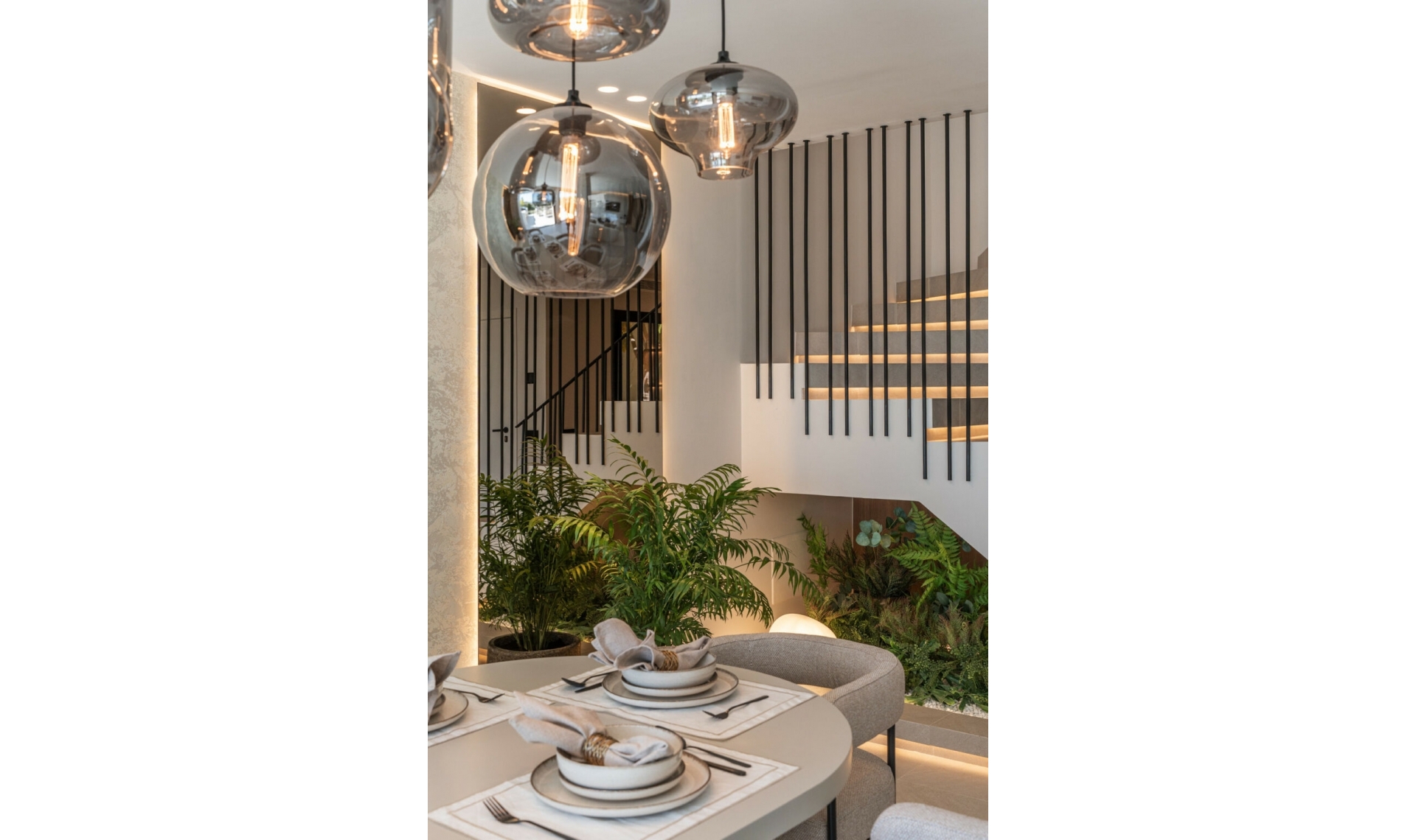 Resale - House -
La Quinta