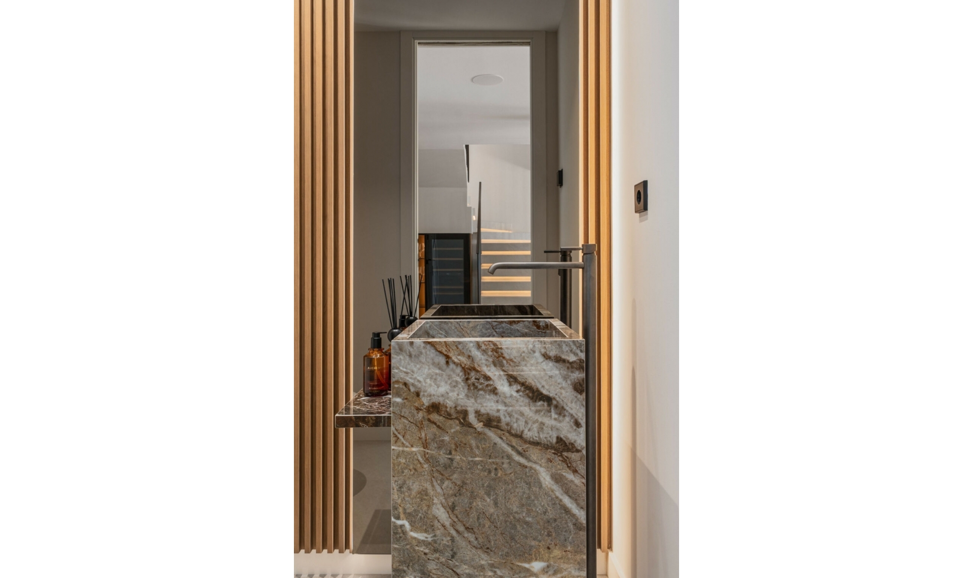 Resale - House -
La Quinta