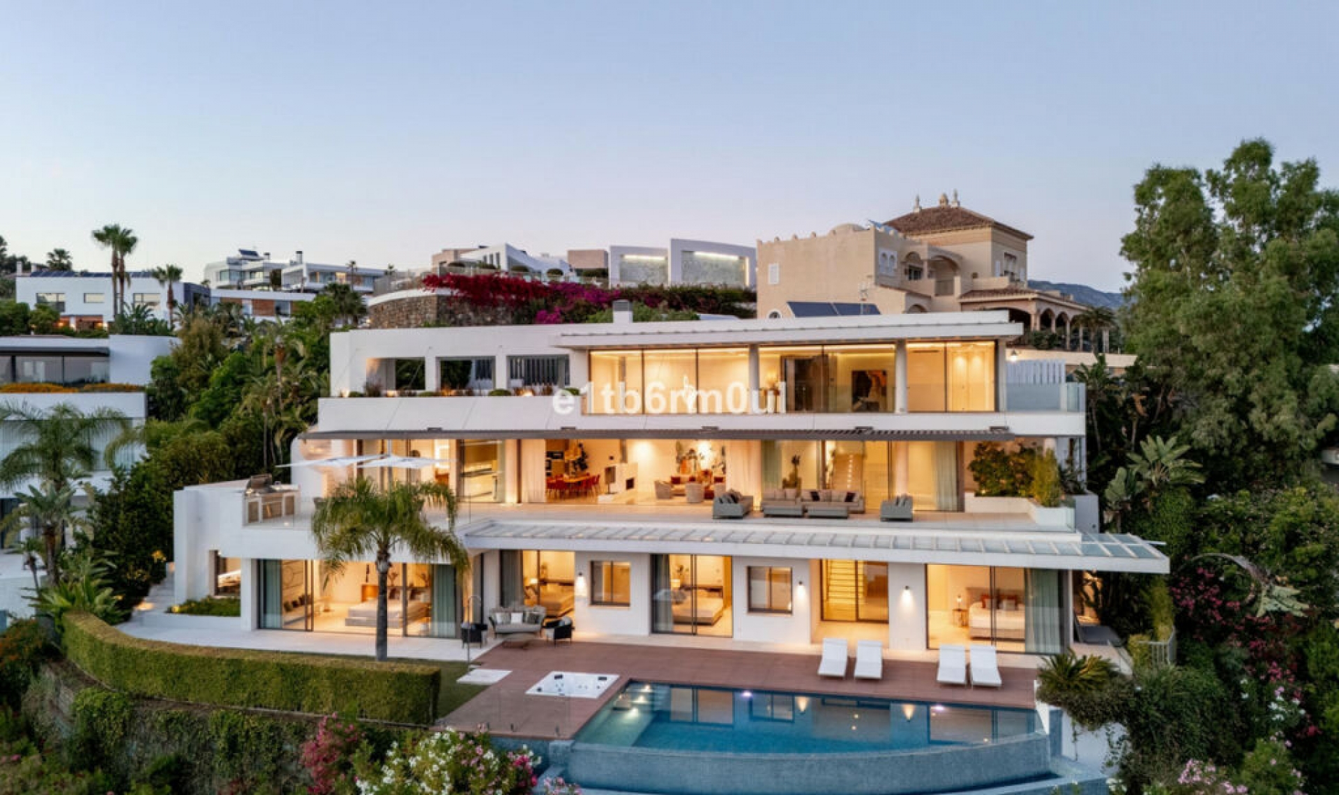 Resale - House -
La Quinta